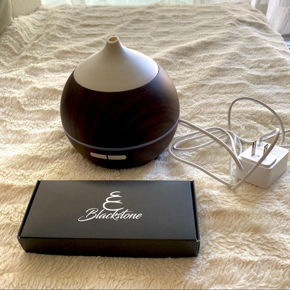 Essential Oil Diffuser - Picture 1 of 4